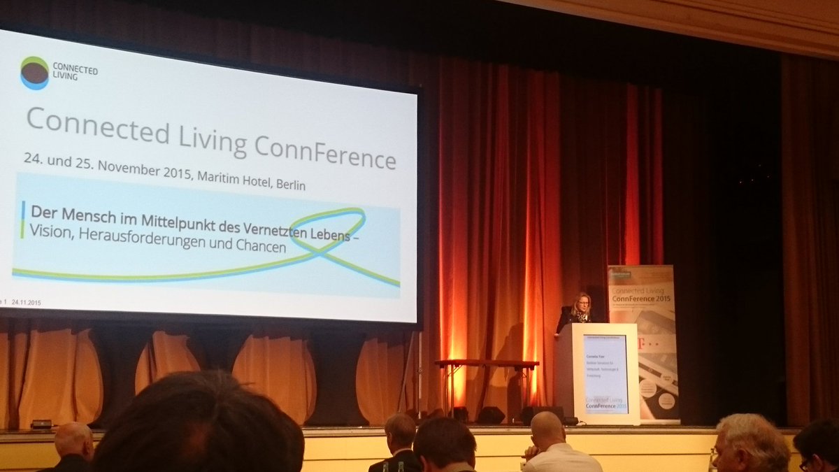 MartinPietzonka's tweet photo. C. Yzer: #Berlin kann zur Keimzelle für #IoT Anwendungen&Technologien werden #clc15 #smartcity @YourHomeKnowsIT https://t.co/9H6C3gbeuL