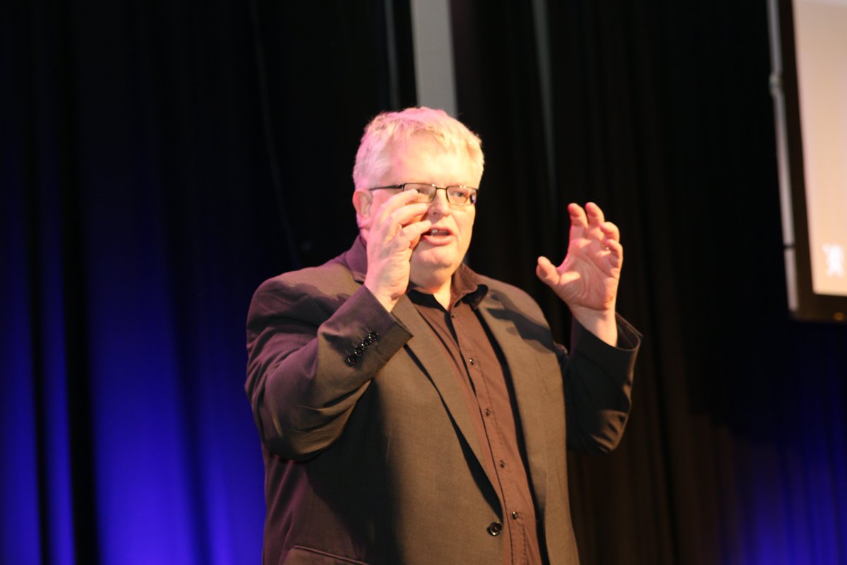 Arbeidsdep's tweet photo. - IA i fremtiden vil handle om at du tilrettelegger for bruk av smart teknologi, sier @astronewth på #iakonf https://t.co/yTEJis3Z2i