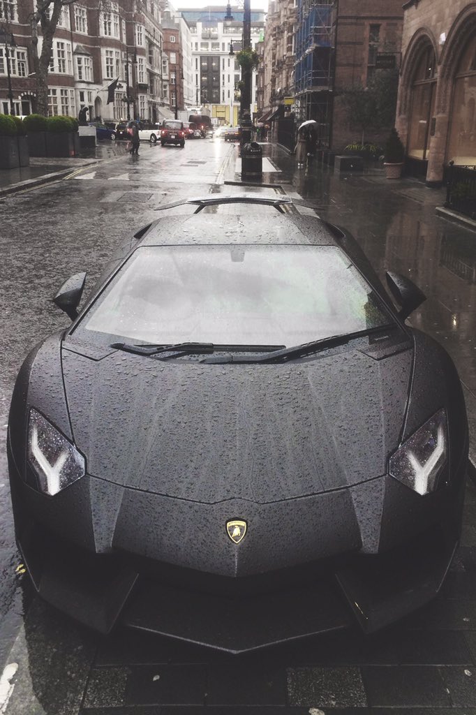 AcquireGarms's tweet photo. Those wet, dark ass mornings. https://t.co/mvSy998ezC