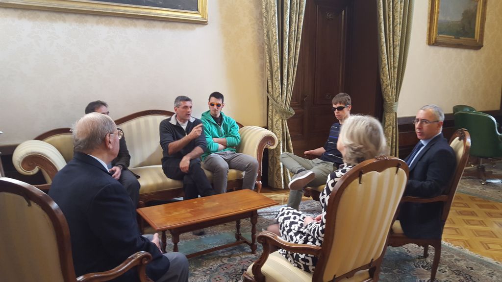 MIsocialTW's tweet photo. .@SteGiannini firma protocollo con Pres. #ANVCG Castronovo: sensibilizzare su rischi legati a residuati bellici https://t.co/MgcchacRpQ