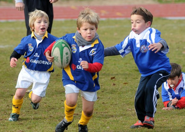 SportSocialClu6's tweet photo. ¡Venga ya!
"Prohibido jugar al rugby en el patio del colegio por ser un deporte violento"
https://t.co/ycbTxlhbRP https://t.co/xT2y3RPaVo