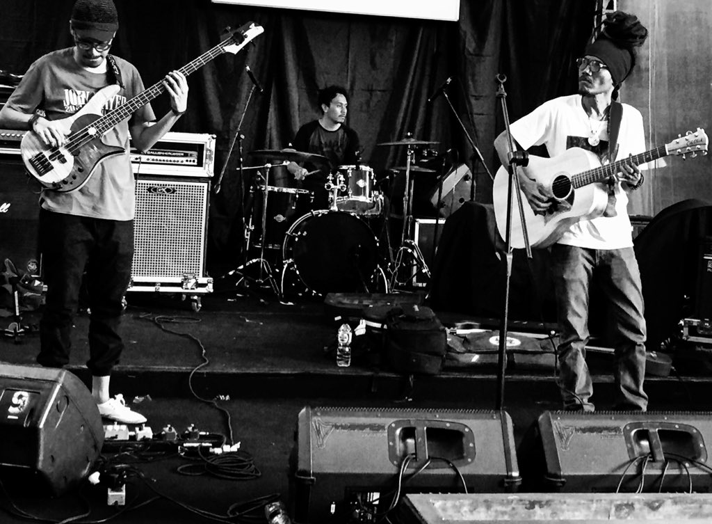 Malam ini <a href="/dialogdinihari/">Dialog Dini Hari</a> akan ditemani <a href="/rhesa_aditya/">rhesa</a> di @RSCafeINA