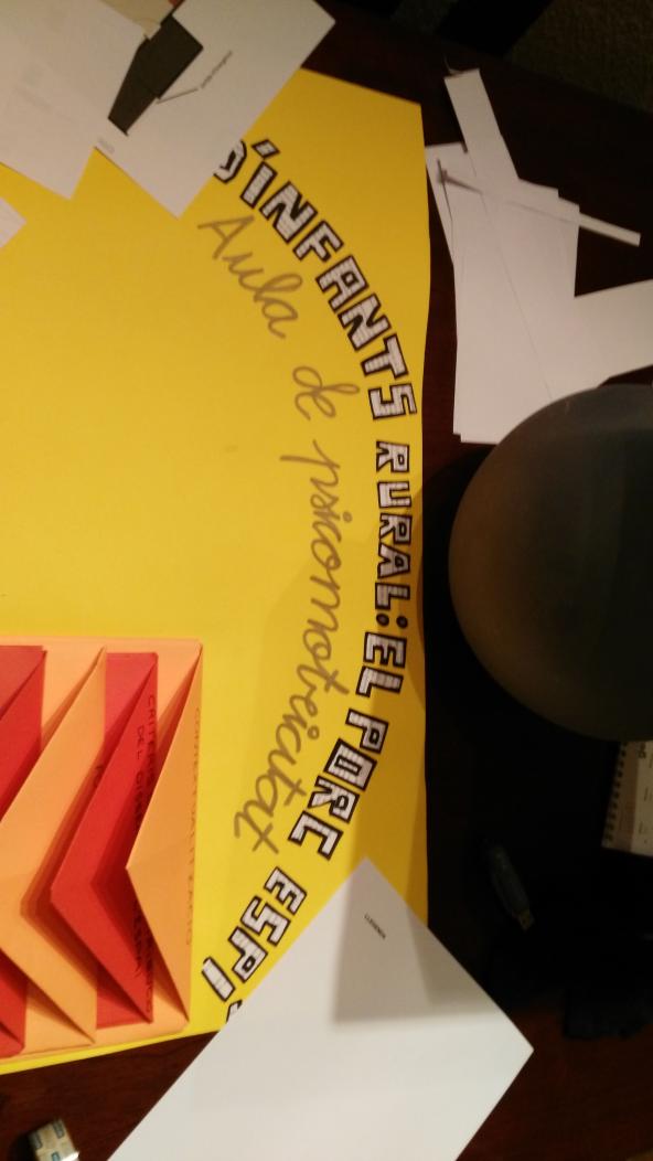 Geeeorgiina's tweet photo. Treball a l'aula: aprenentatge pràctic de l'elaboració d'un espai. #GestióDeCentres @OGIEUB https://t.co/XHw3dN2jnR