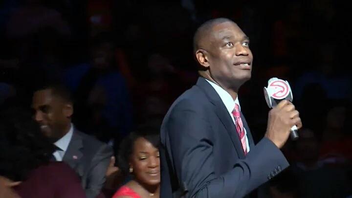 sonipicks10's tweet photo. Atlanta Hawks retiró anoche el dorsal numero 55 en honor a Dikembe Mutombo. https://t.co/JoQqwj2DqI