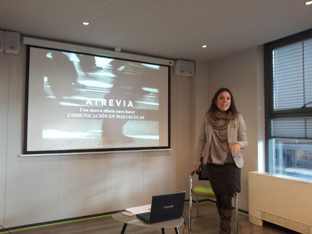 AHK_es's tweet photo. #CírculoComunicación María del Barco sobre el cambio de marca #inforpress a @Atrevia: una empresa hecha por personas https://t.co/w2w693Vgis
