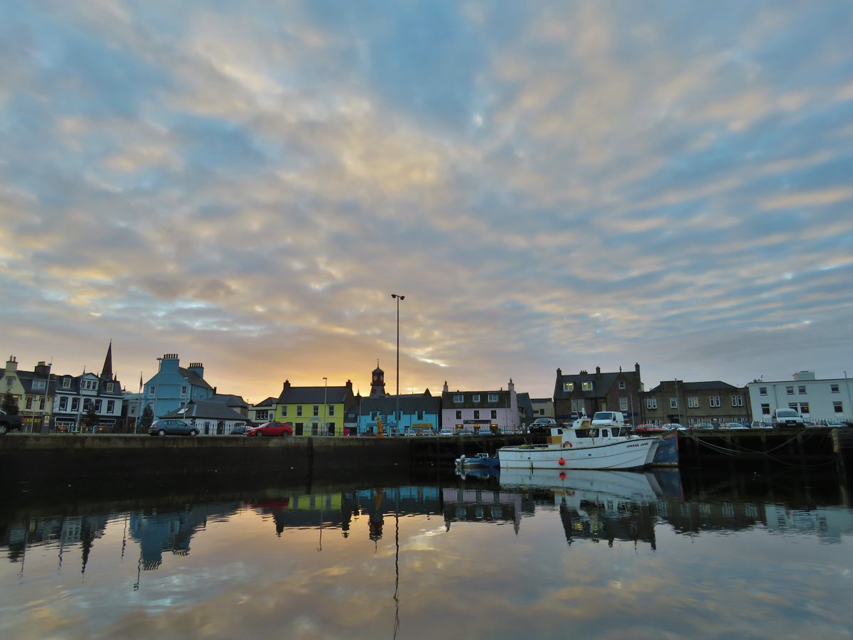 momoparagon's tweet photo. Not sure I like this 'morning person' thing, though the #sunrises are pretty cool.  #svparagon #whynosleep #harbour https://t.co/onLRwVgnCM