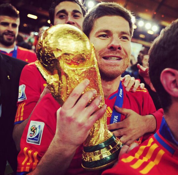 Footballogue's tweet photo. Joyeux anniversaire à X.Alonso:

LDC: 2
Bundesliga: 1
Liga: 1
SuperCup: 2
FA Cup: 1
Copa del Rey: 2
CDM: 1
Euros: 2 https://t.co/P2TXMTroxC