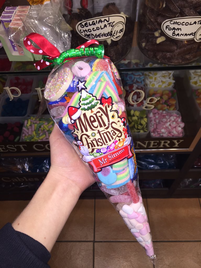 mrsimmssth's tweet photo. Secret Santa? Play it safe with our £9.99 sweet bomb #perfectpresent 🙋🏼😁🎄🍭🍫🎅🏼 #christmastreats https://t.co/LAjUsTdaUA
