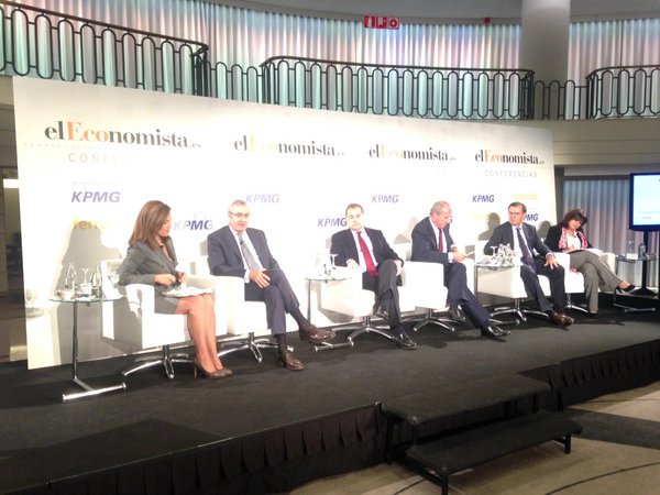 PuertosEstado's tweet image. Comienza la mesa sobre infraestructuras con @siemens_es @aena @PuertosEstado #Seopan #ReEsp15 vía @KPMG_ES