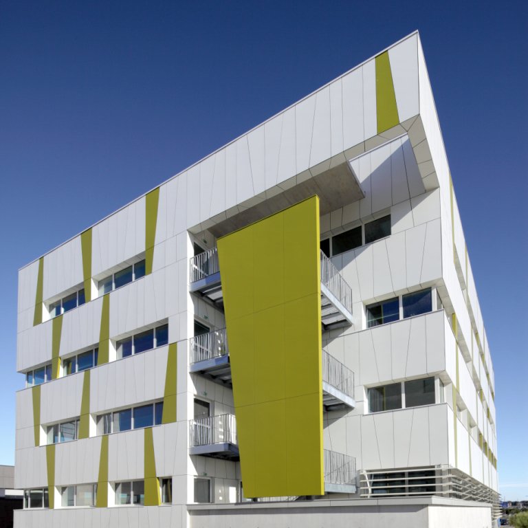 ROCKWOOLGroup's tweet photo. .@Rockpanel brings colour and life to the Farenheit office building in Montpellier #architecture #building #rockwool https://t.co/ibWccWidkV