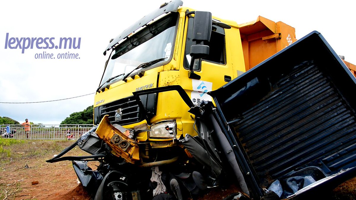 lsldigital's tweet photo. #Accident de #Valton: des images choquantes du 4x4 
https://t.co/FLeby1Mo7a via @lslatish @lslbeekash https://t.co/q1Sin2yWLf