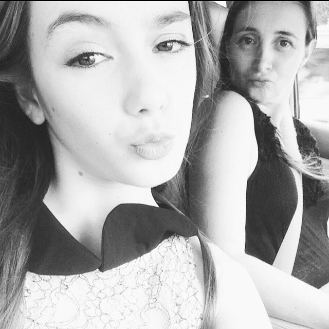 Jjasminjade's tweet photo. Happy birthday mum!!! I love you! ❤️😘❤️ @virginiayounger https://t.co/3pL3w6Lqeu