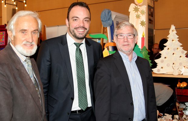 Stadtkämmerer Geselle eröffnet den #Weihnachtsbasar des Seniorenbeirates #Kassel. heute & morgen, 10-17 Uhr (mic) https://t.co/lq2u3PSq7N