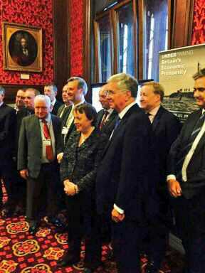 STARBRIGHT164's tweet image. WAKE UP ENGLAND! £167 BLN
#Labstainers @UKLabour shoulder to shoulder #tories #trident 

@ScotNational