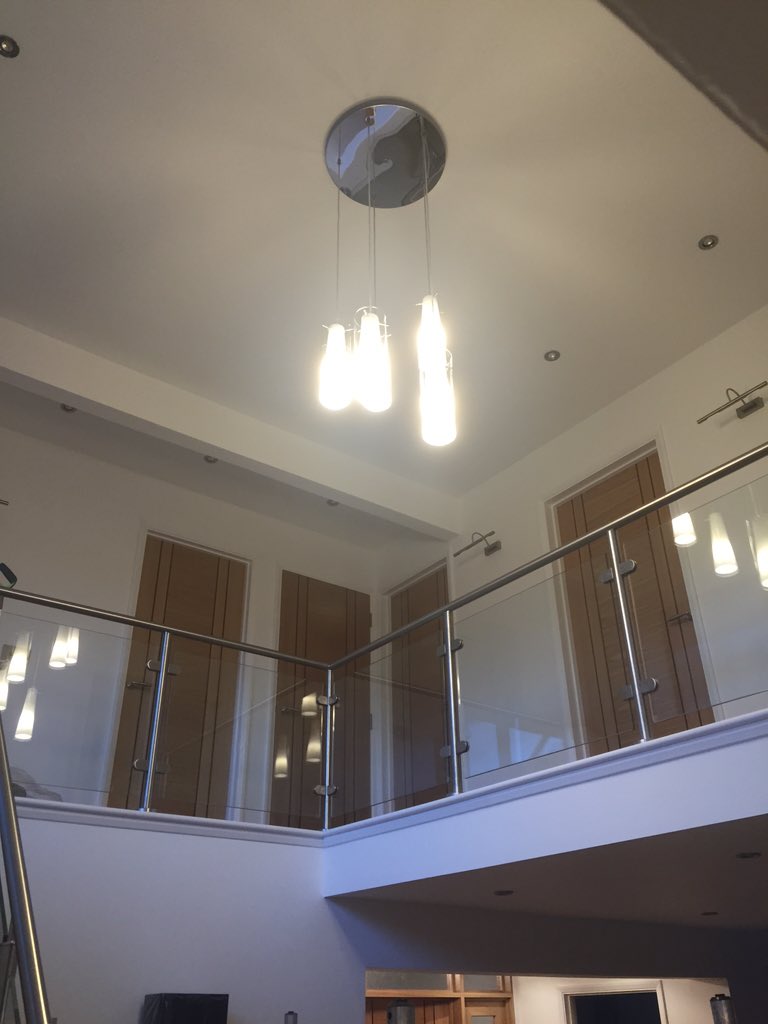 Teammaintain82's tweet photo. Picture don't do it justice #huge #lighting #herts #essex https://t.co/dcwLgNVav2
