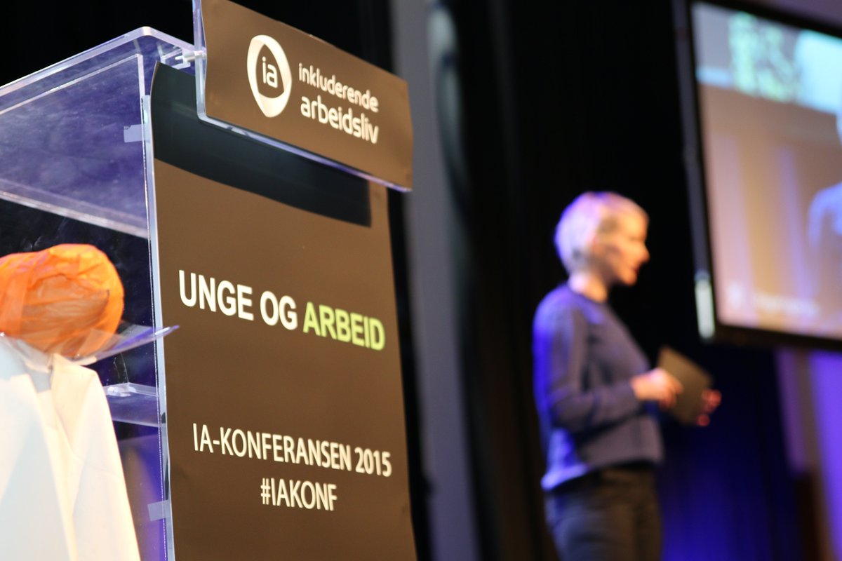 Arbeidsdep's tweet photo. #iakonf er godt i gang. Følg konferansen direkte her https://t.co/G3VSJiXQLo https://t.co/H3HAbMFSe3