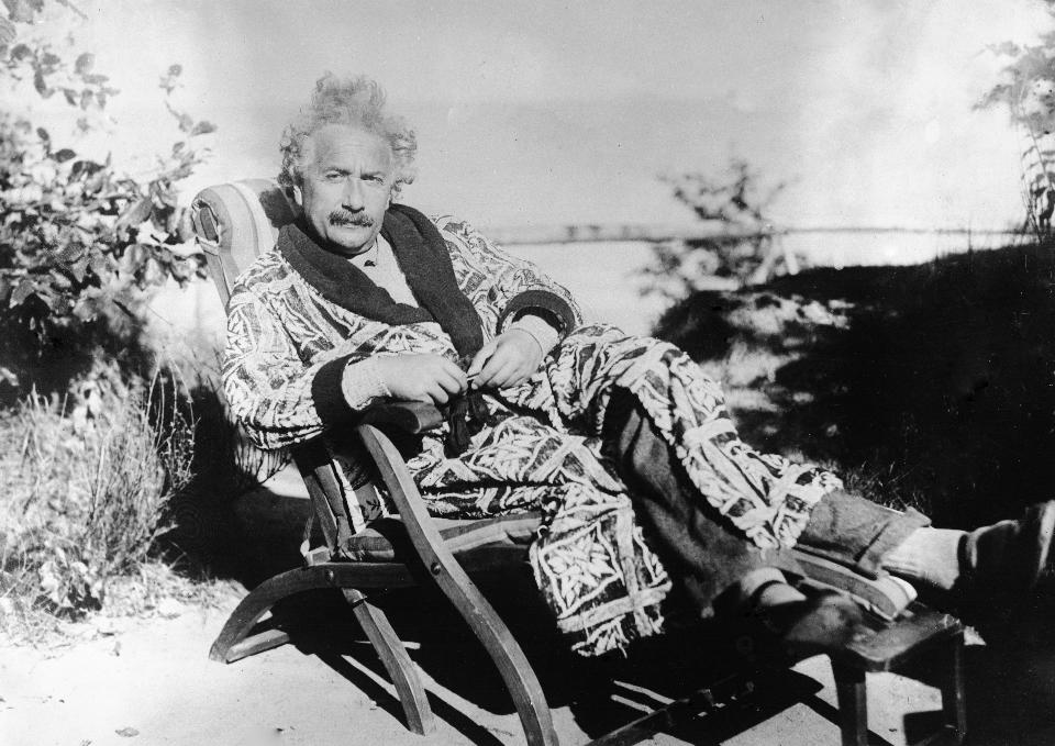 Forbes's tweet photo. Einstein's most famous theory is officially 100 years old https://t.co/xMvBMSOA31 https://t.co/ZKwEkjHdWN