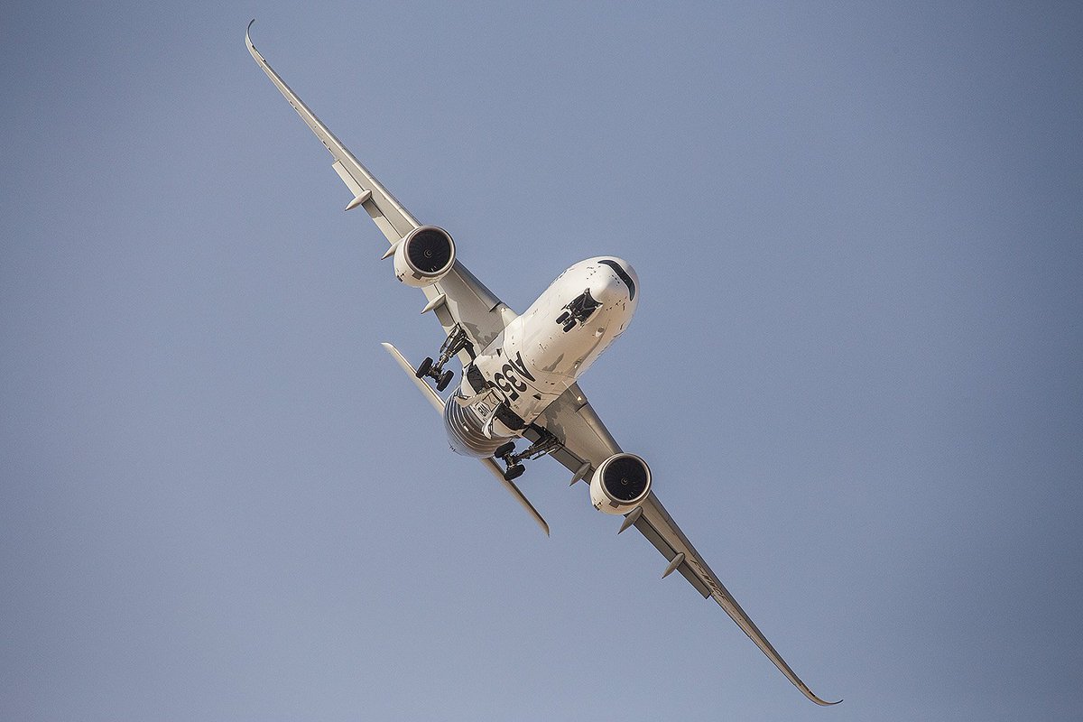 HamburgAviation's tweet photo. Some impressions we brought back from @DubaiAirshow. #DAS15 #avgeek https://t.co/Hey8B1hWec