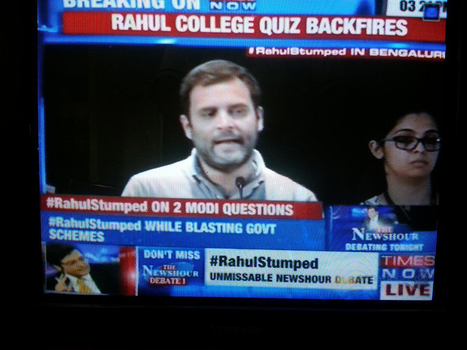 iamsnehaa's tweet photo. Hats off to this brave girl standing behind Rahul without laughing,
so much entertainer..
#Bengaluru 
#RahulStumped https://t.co/yIZsfYM5jO