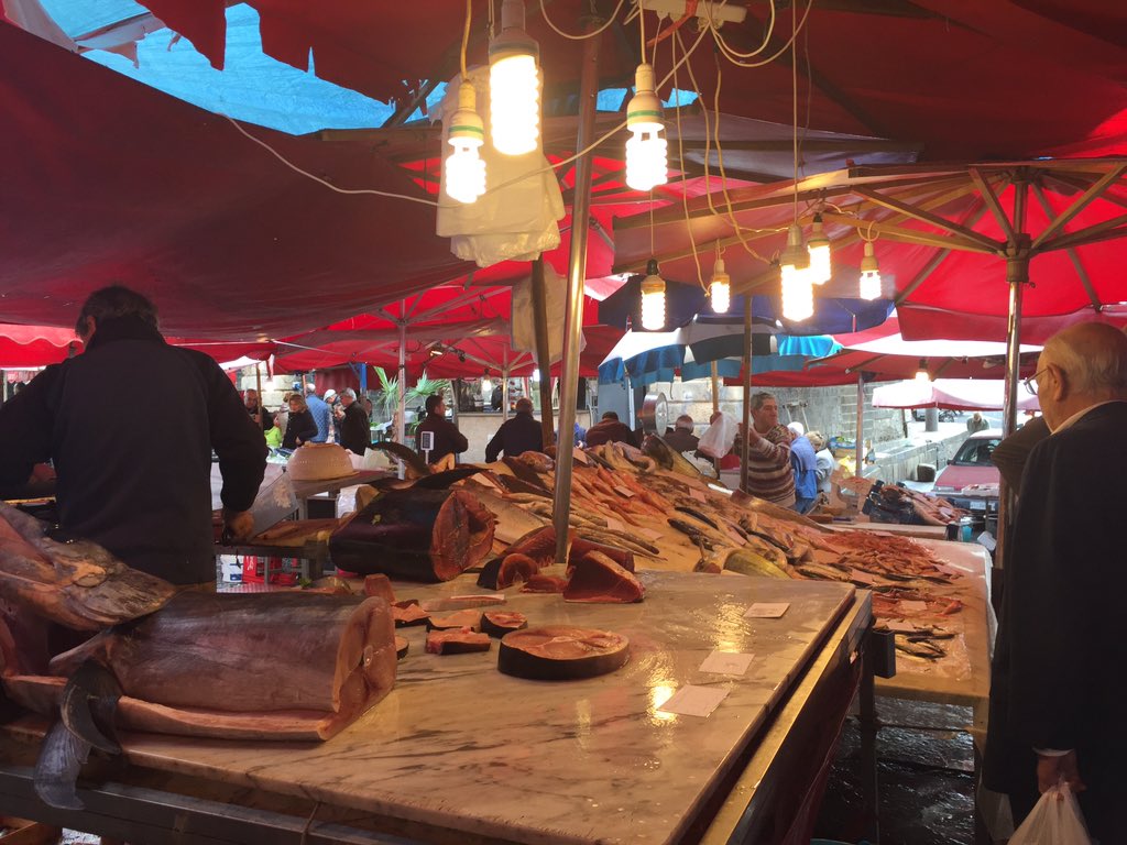 FUDbottega's tweet photo. Tra pescheria e fiera #fudtur https://t.co/hh11RtVoQv