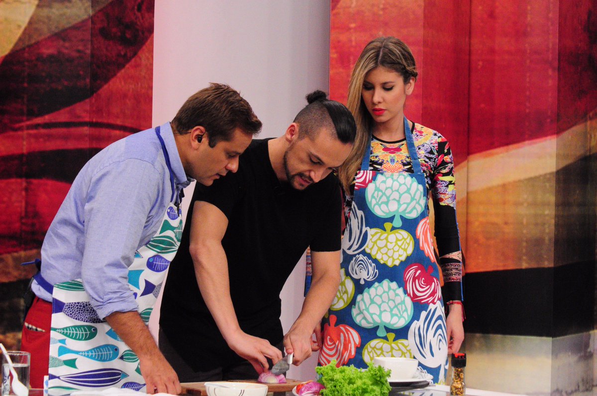 MananasconUno's tweet photo. #AlAire "La naturaleza es mágica": @alejandrocaned1, chef #InvitadosMCU https://t.co/VptgcoKDyN