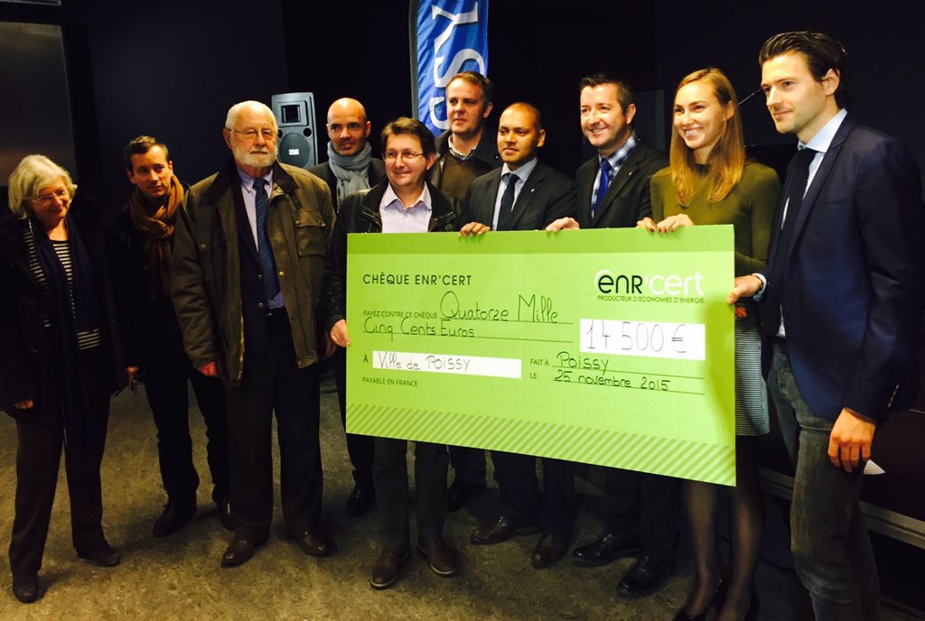 villepoissy's tweet photo. @ENRCERT remet un chèque de 14500 euros à @villepoissy pour son travail en matière d'économie d'énergie. https://t.co/nqZqRSEjq6