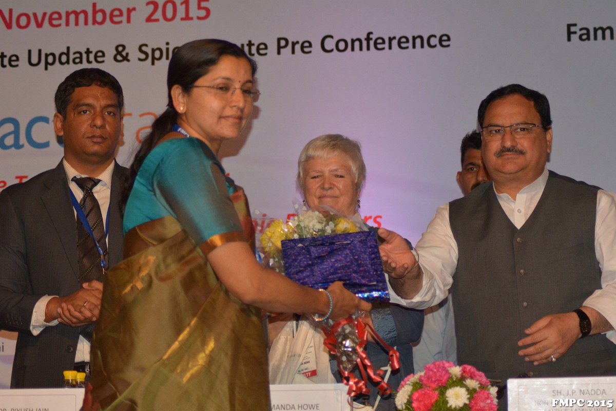 AfpiKerala's tweet photo. Dr. Roshni receiving AFPI leadership award from Hon. Minister J.P. Nadda #FMPC2015 @afpionline @PresidentAFPI https://t.co/8DGpwyvTpZ