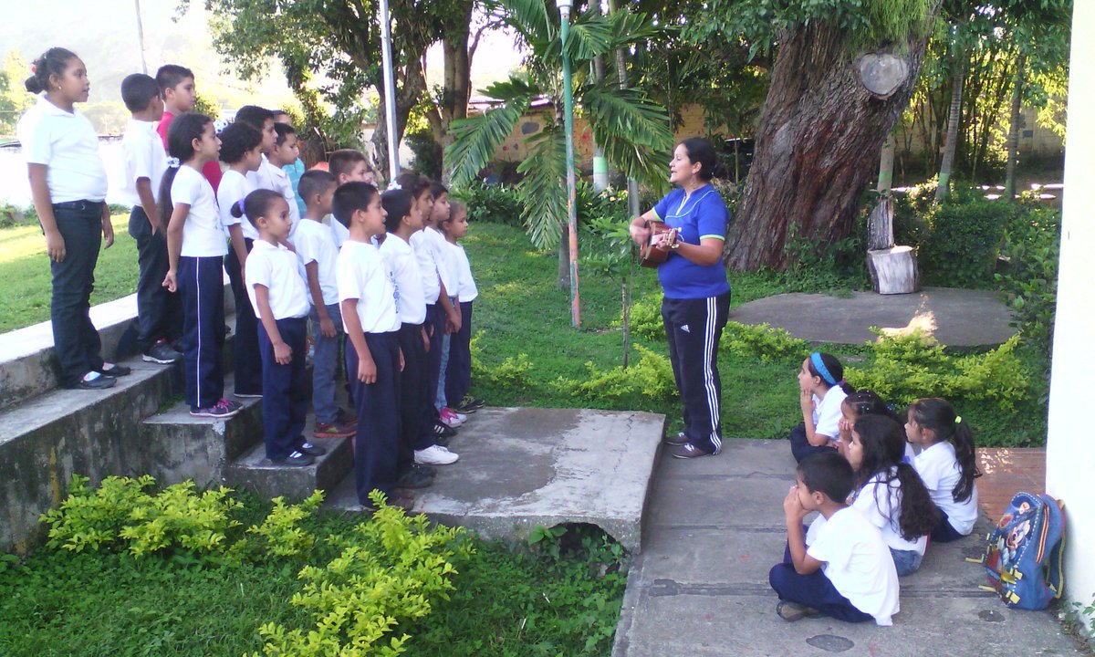 ModJGarmendia's tweet image. #CoroPreinfantil #casadelaculturaRíoClaro 24-11-15 @PSBIribarren @elsistema @ElSistemaLara