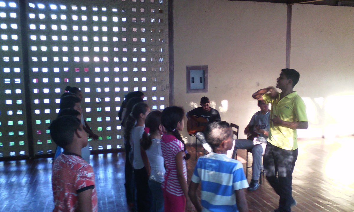 ModJGarmendia's tweet image. #CoroInfantil #Aguinaldosnuevos @PSBIribarren @elsistema @ElSistemaLara 24-11-15 previo al concierto