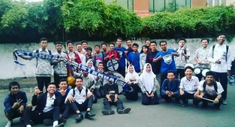 ZiziSafira's tweet photo. Persaudaraan Koor. SMEAS Mania (SMKN 1) dan STEMBA Mania (SMKN 5) #forzastemba #stemb4day #stembamania #smeasmania https://t.co/8vytsYB7ok