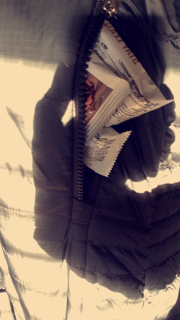 Pocket full of protein! Thanks to <a href="/soph_no17/">Sophie Kavanagh</a> <a href="/nutramino/">Nutramino</a> ❤️😍 Necessary after an intense leg day! 🏋🏽