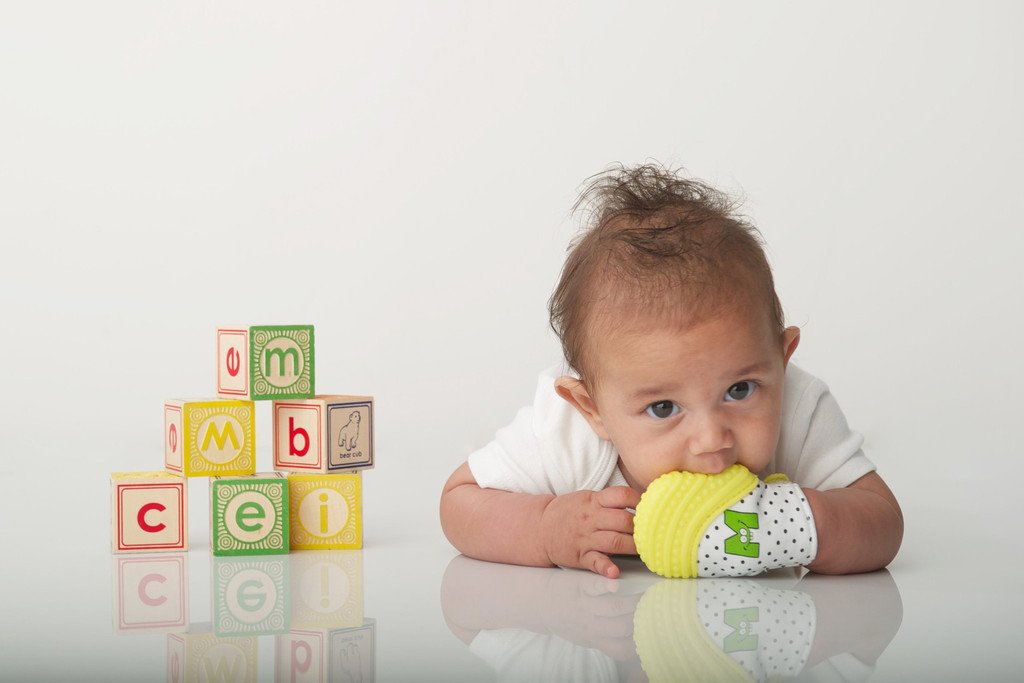 MagicPiperCA's tweet image. #munchmitt #2sizes #teething #happybaby #ilovenorfolk