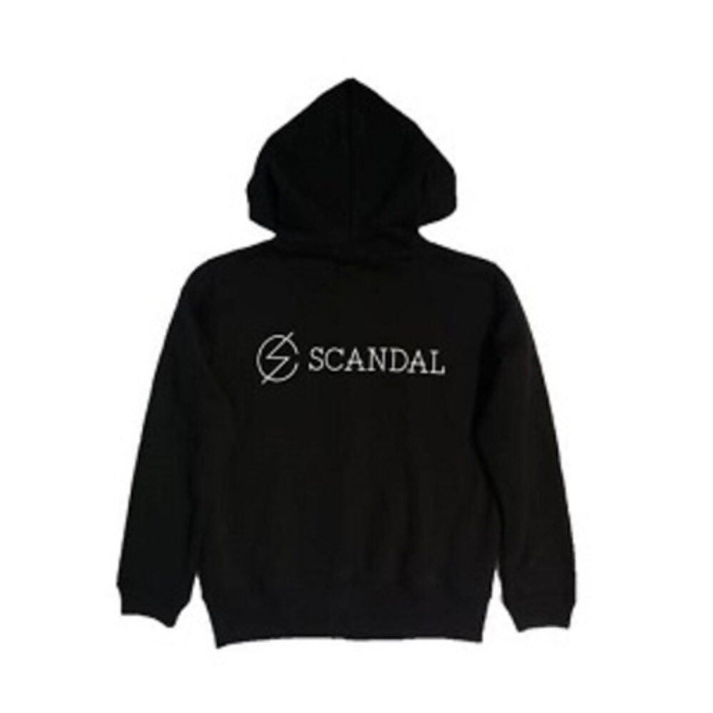 パーカーは表は無地、裏にバンド名がプリントされています！ワッペンと