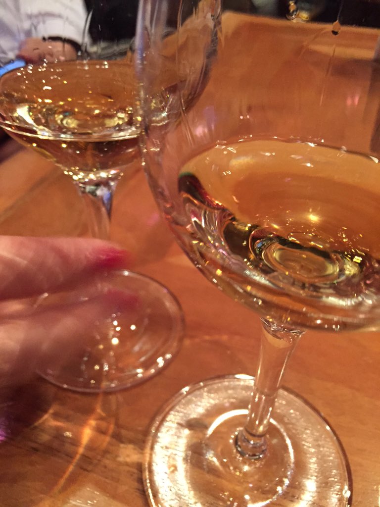 ElisaGiovanoli's tweet photo. #widderbar tasting amazing 20 years old #Arran #whisky https://t.co/sur5nX9ojt