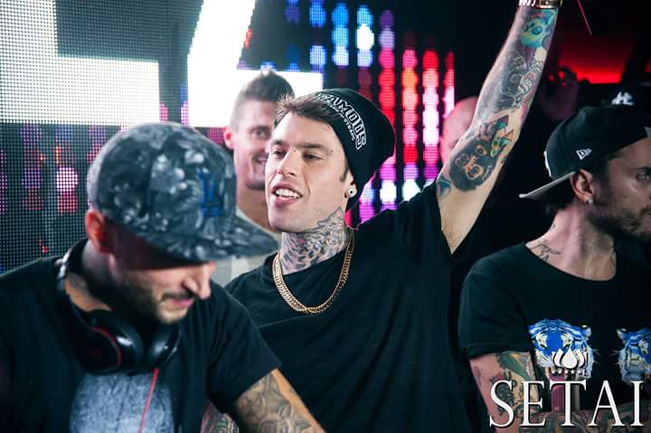 adelaide_runci's tweet photo. Dj set #fedez โ โค โค #setaiclub @DENNYLAHOME @Fedez @OriginalDjZak @SopreMan https://t.co/XhMf3t0HJD