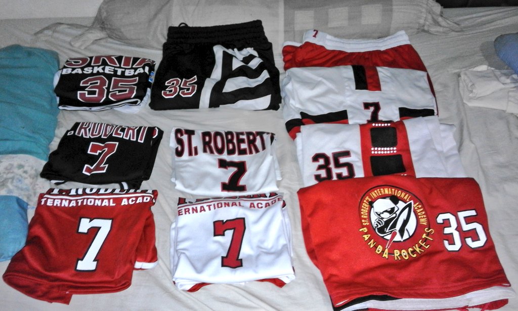 David_Brian07's tweet photo. My jersey in St. Roberts for 1 YEAR! Yeah!👍(insert +1 set of jersey)
#PandaRockets🐼🚀🏀
#TeamIsEverything💯 https://t.co/maHnvFpq77