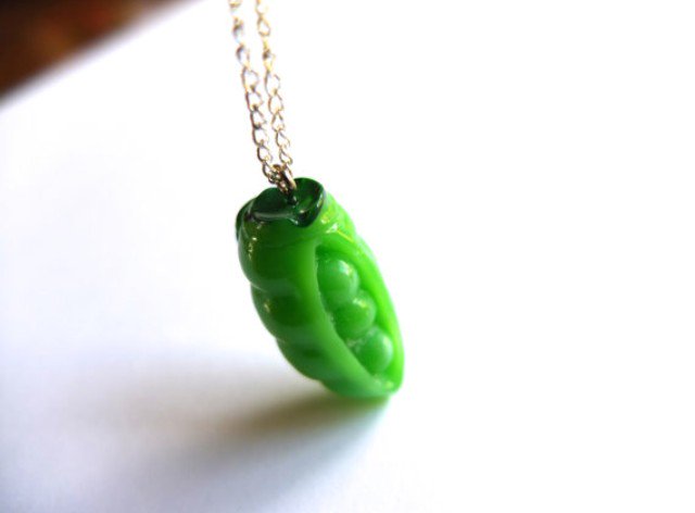Lemon_Pip's tweet photo. Peapod Necklace for sale! https://t.co/E1YFhtAfxG #etsy #handmade https://t.co/VoNbURViar