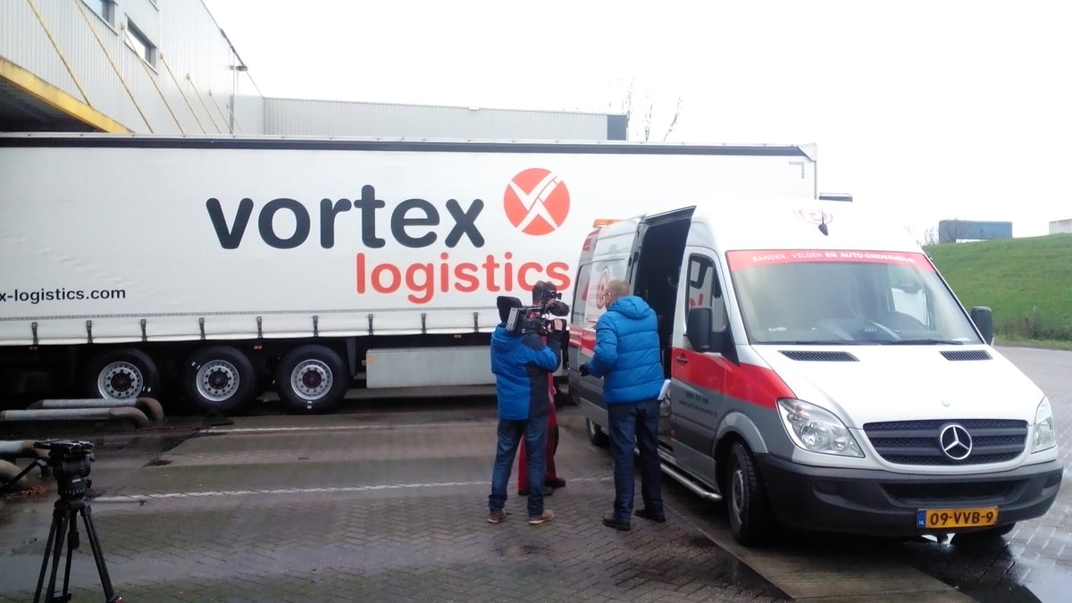 PROFILE_TRUCK_E's tweet photo. Vandaag op locatie in Nijmegen voor opname van een nieuw item voor RTL Transportwereld. Zondag 6 december op TV! https://t.co/RWm3Ovi9qw