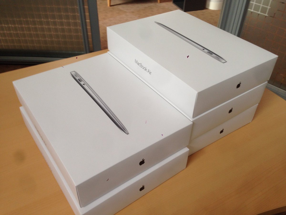 starTechNormand's tweet image. Mais on dirait que l'ère du 100% PC à l'Echangeur est bientot terminée! #macbookair #echbn