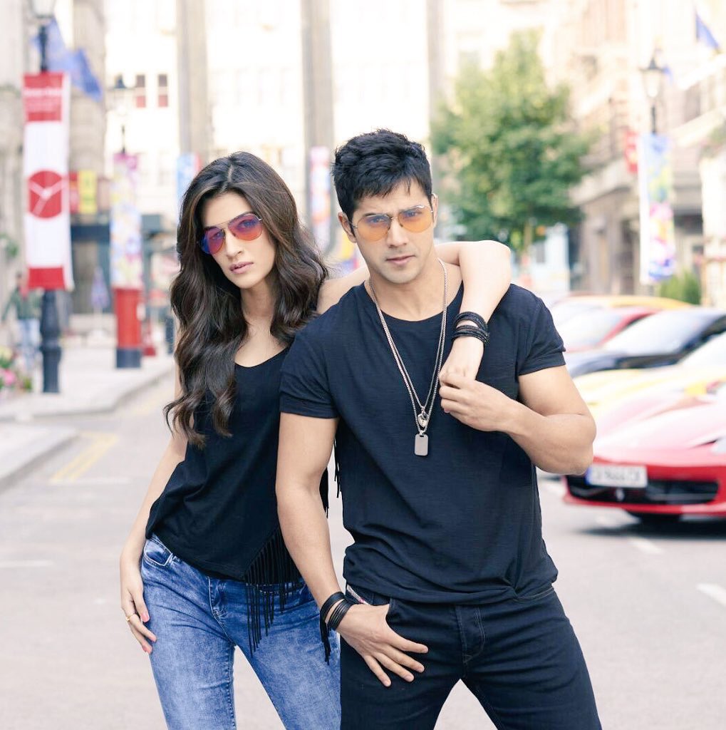 RedChilliesEnt's tweet image. #ManmaEmotionTomorrow with the supercool @Varun_dvn &amp;amp; @kritisanon! 😎