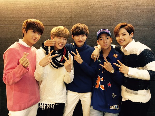 Official_B1A4's tweet photo. [TRANS] #B1A4 HAPPY DAYS ALL MEMBER Signing 1st day has finished! https://t.co/bPDESDn3J9