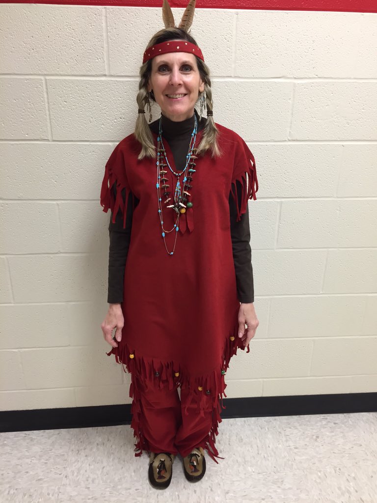CindyPritt's tweet photo. Ready for our Thanksgiving Feast in my classroom! #thanksgiving https://t.co/SRr2mgnFAc