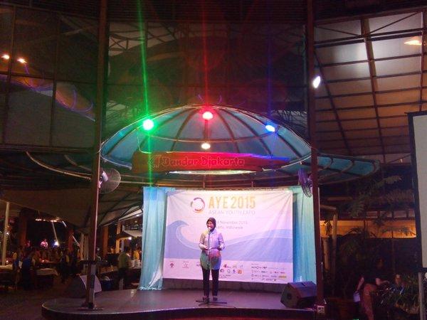 jacinta0430's tweet photo. #AYE2015 #VisitAYE
Awesome Closing ceremony @bandardjakarta https://t.co/3dKDBTnE7n