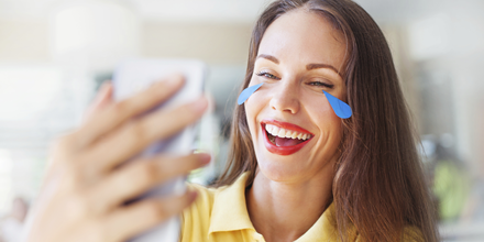 Source_UX's tweet image. 😂 makes up 20% of emojis used in the UK. Why #emoji use has tripled in 2015 in this post: qoo.ly/6u3jx