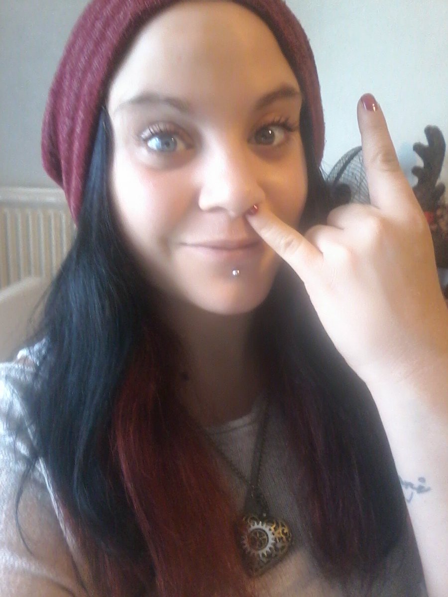 77Dinou's tweet photo. Pour le pote parti trop p'tit,celle qui se bat encore,pr ts les autres!
Rock life!
#FingerIntheNose #FITNProject ! https://t.co/2DdySsPP8R