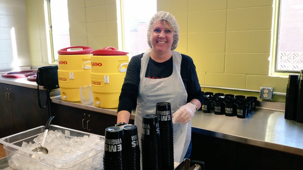 BuckinghamCo's tweet photo. It's a great day to serve @WheelerMission! Thank you to our awesome volunteers. #thanksforgivingweek https://t.co/fKSll33xAY