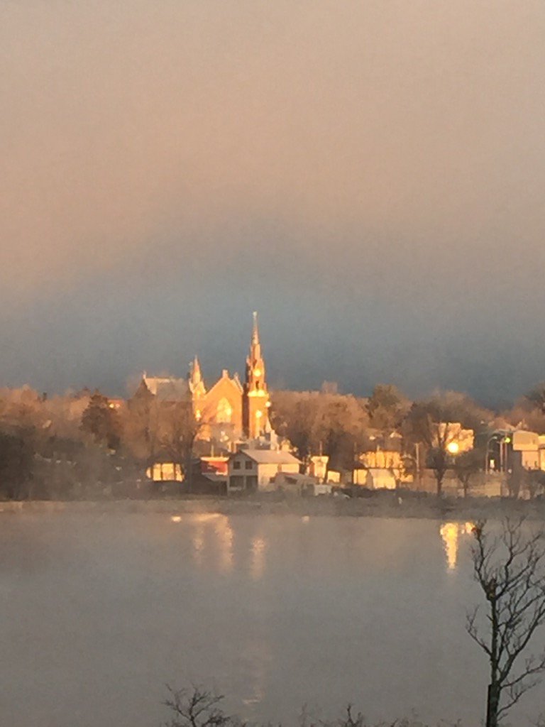 missdumont's tweet photo. Toute une vision au réveil ce matin. En route pour une conférence de Michelle Blanc à Megantic. https://t.co/LAB0MIx37s