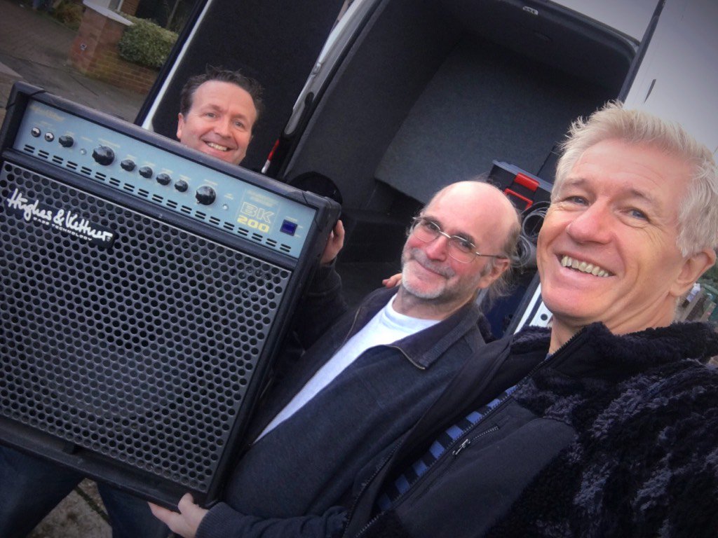 CaptainSensible's tweet photo. Blagged a much needed bass amp - now thanks 2 Steve Speight the @thejacktars show WILL go on @100clubLondon tonight! https://t.co/nq7sp5dX5v