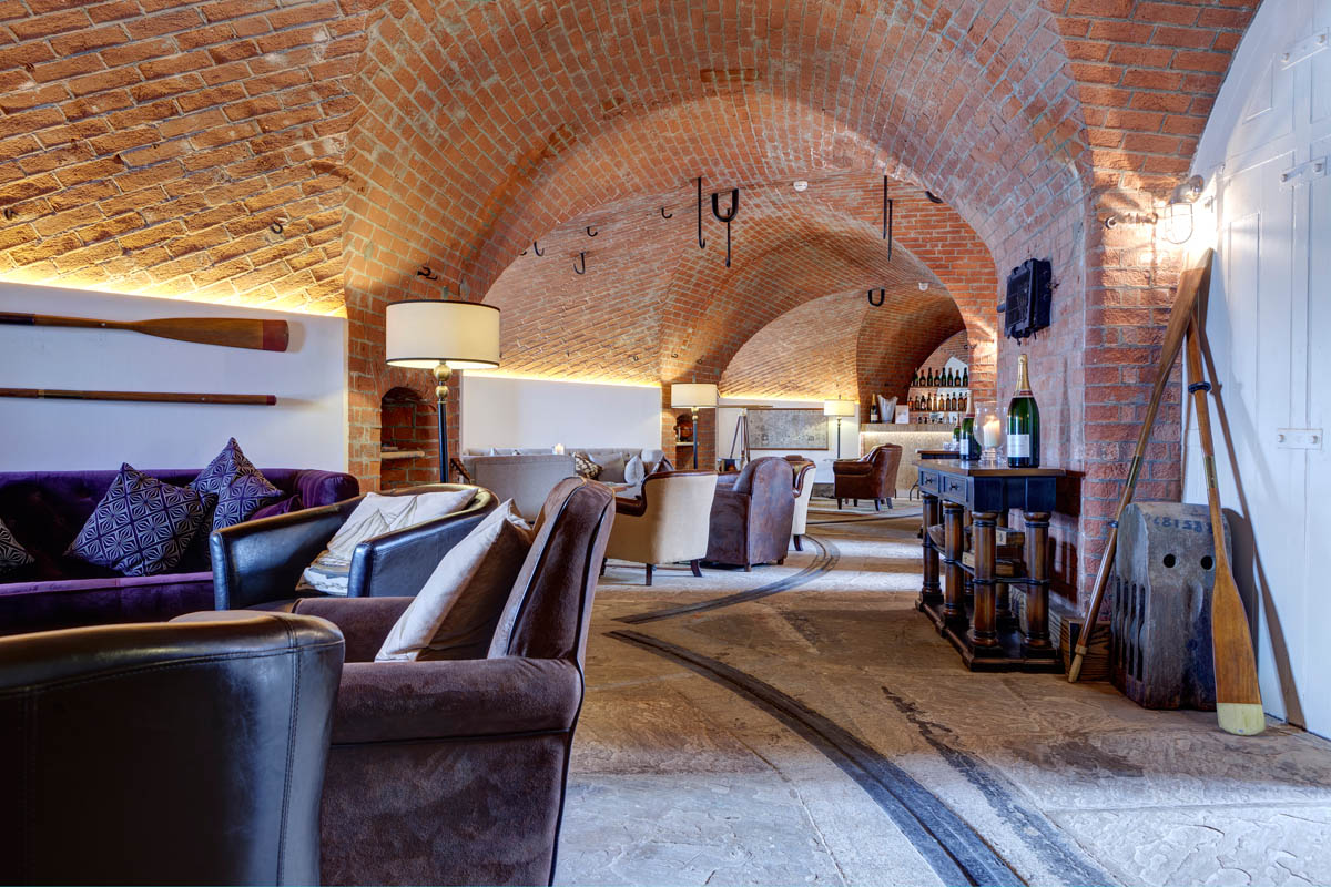 7Magazine_AD's tweet photo. Spitbank Fort: Quan una fortalesa militar es converteix en un #hotel de #savethedate #7Magazine03 #MAG #magazine https://t.co/cqlwakwwT4