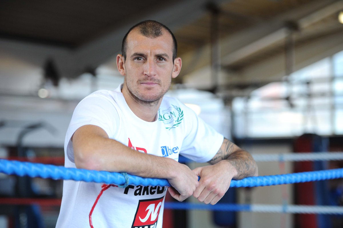 LivEchoSport's tweet photo. Delight for @derrymathews23 as he lands world title shot in Liverpool 
https://t.co/tM80OIZZx0 https://t.co/qlFxrSMsen